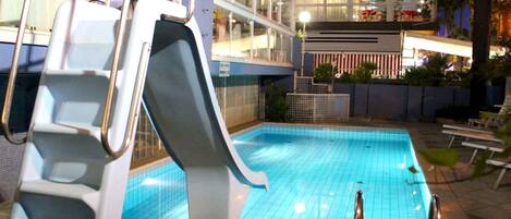 Outdoor pool, sun loungers