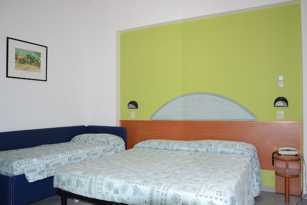 In-room safe, desk, free WiFi