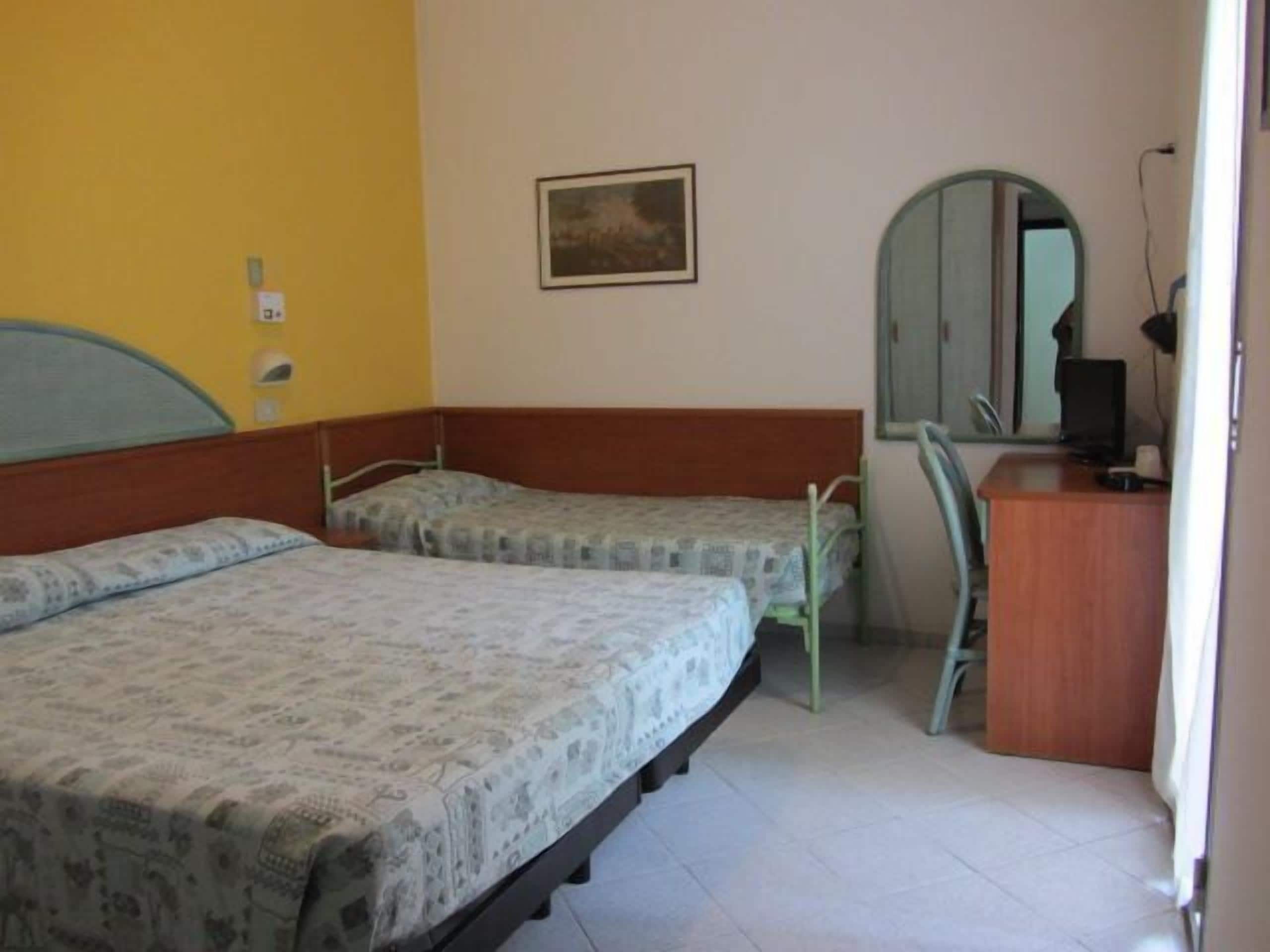 ห้องทริปเปิล | ตู้นิรภัยในห้องพัก, โต๊ะทำงาน, Wi-Fi ฟรี