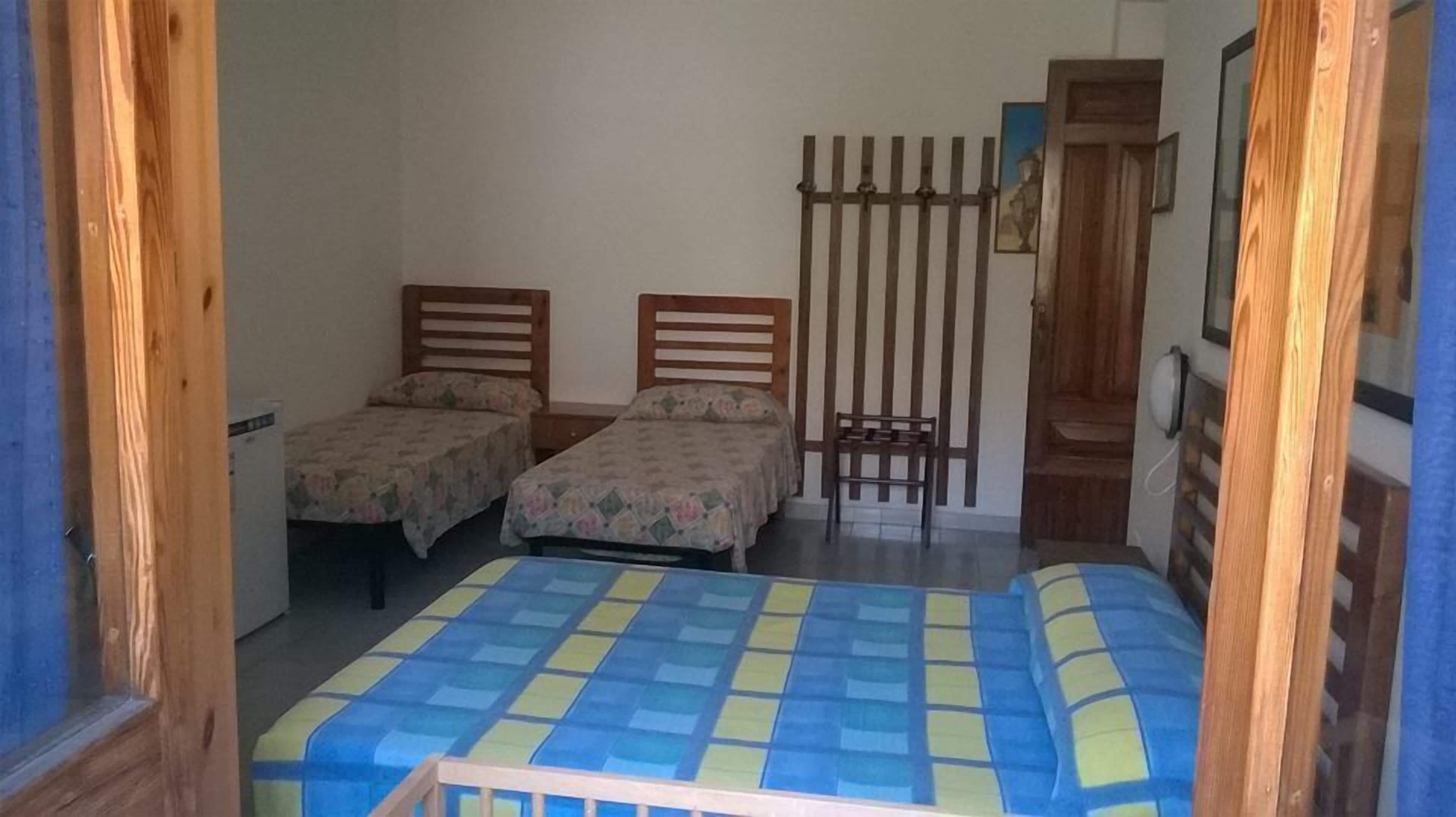 premium bedding, in-room safe, desk, laptop workspace