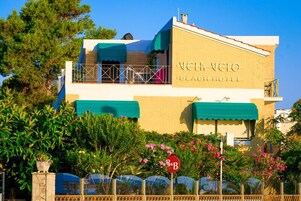 Fachada de la propiedad