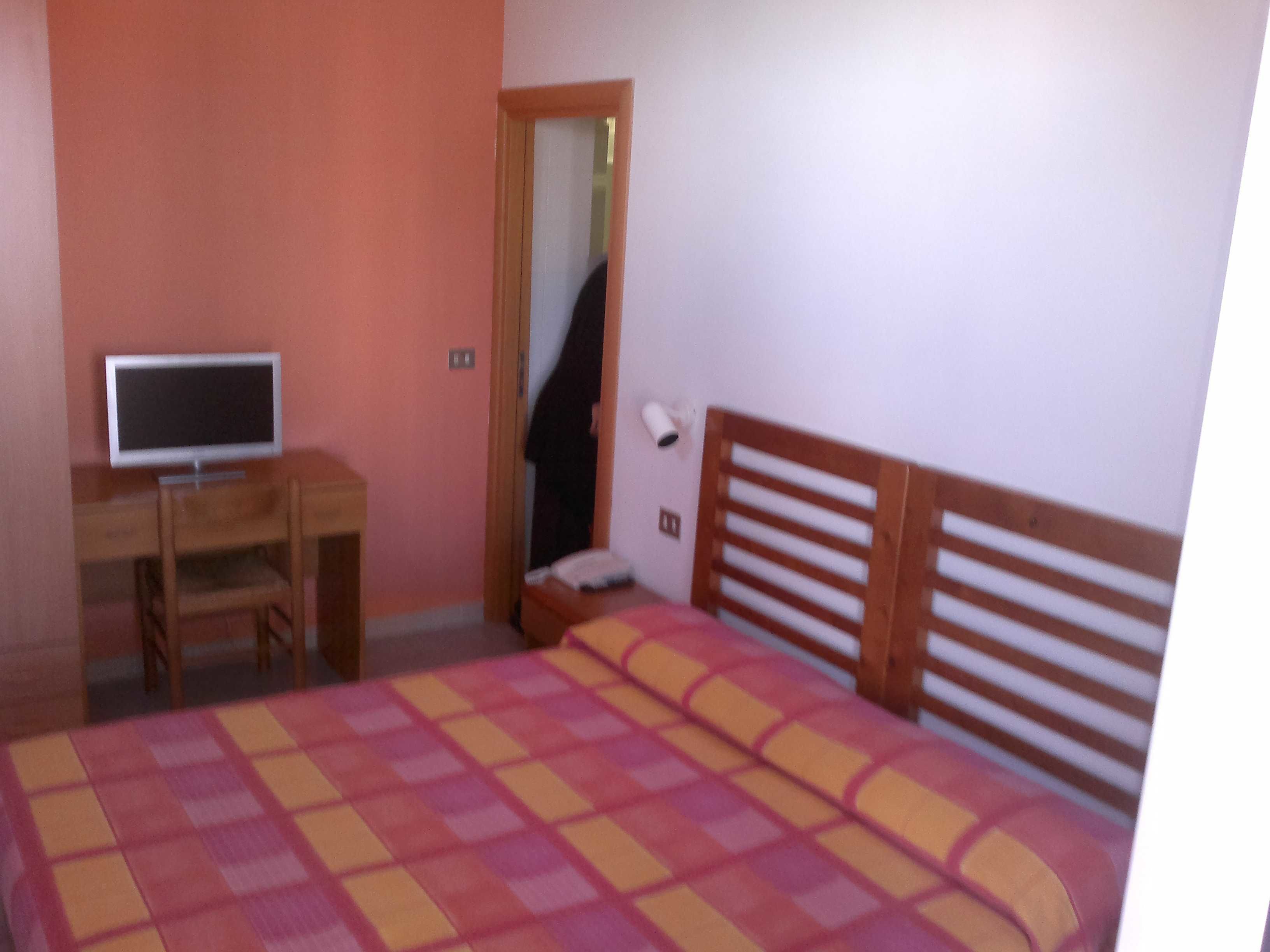 standard double room, garden view | premium bedding, in-room safe, desk, laptop workspace