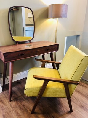 Junior Suite, 1 Queen Bed, City View, Tower (stair access only) | Hypo-allergenic bedding, in-room safe, desk, blackout drapes - Il Perseo (Florence)