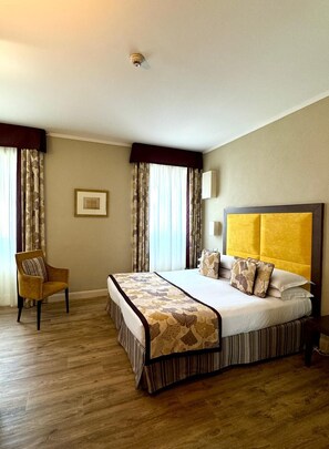 Superior Room | Hypo-allergenic bedding, in-room safe, desk, blackout drapes - Il Perseo (Florence)