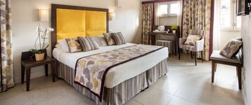 Deluxe Double Room with city view, Staircase Only | Hypo-allergenic bedding, in-room safe, desk, blackout drapes