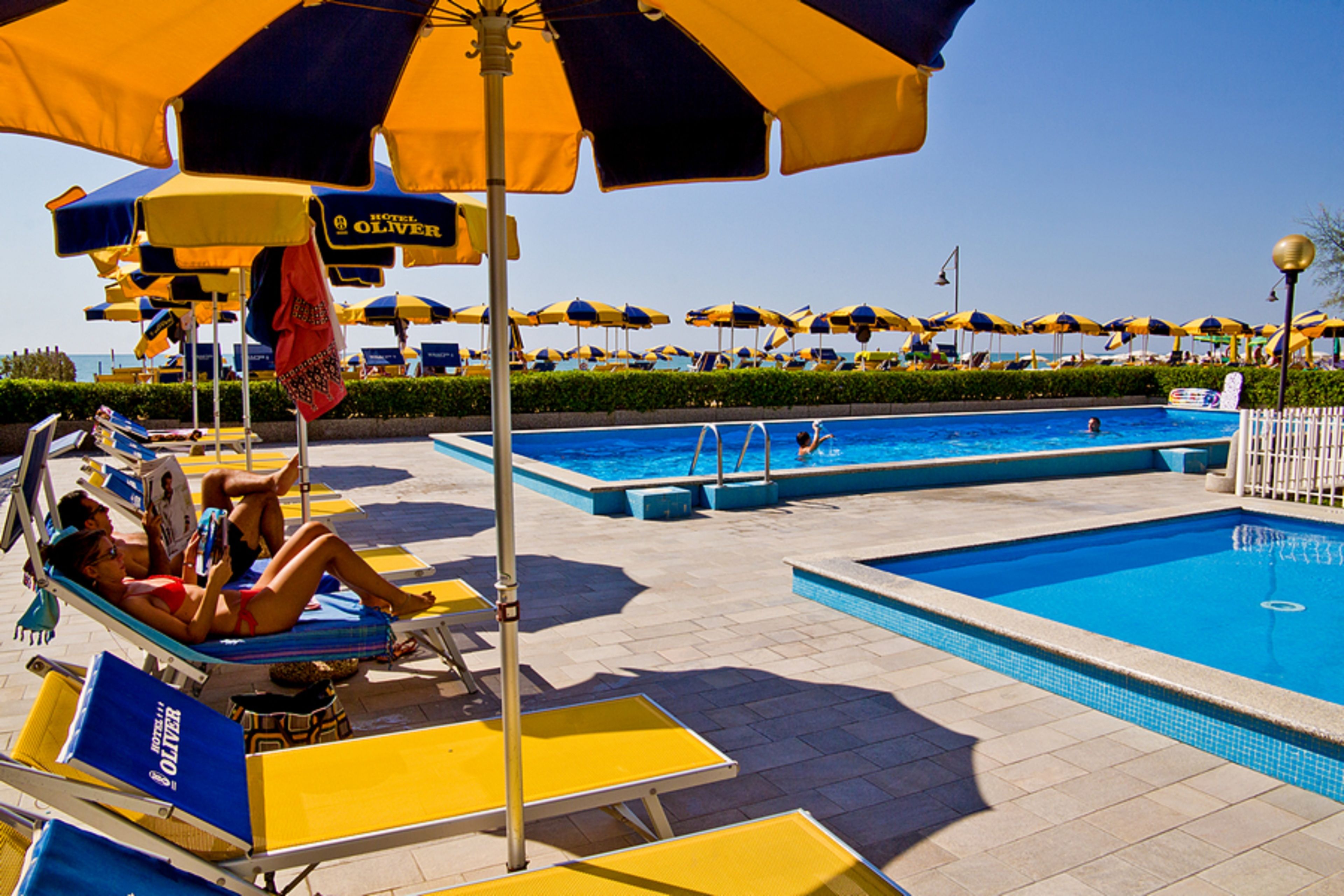 2 outdoor pools, pool loungers