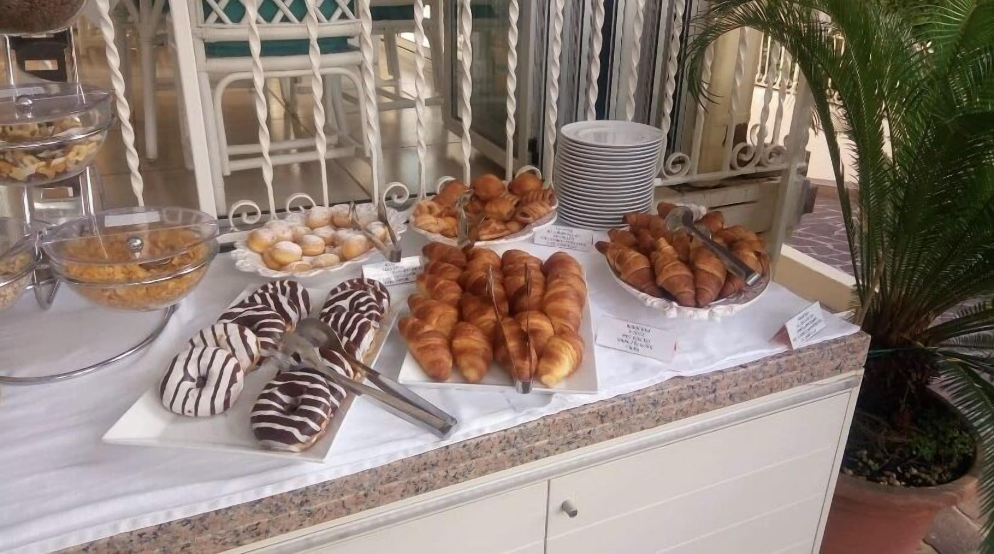 Desayuno buffet todos los días (con cargo)
