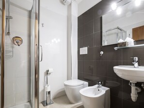 Deep soaking tub, rainfall showerhead, free toiletries, hair dryer