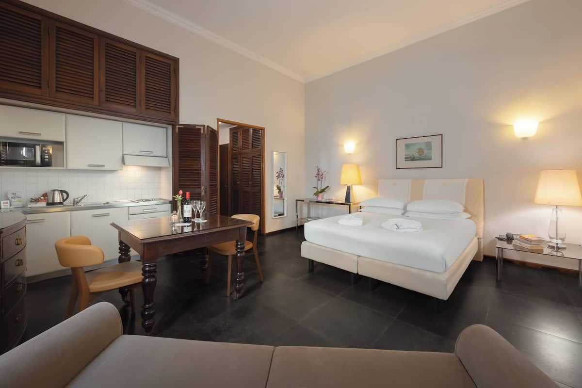 Estudi superior | Roba de llit d'alta qualitat, cobrellits i minibar