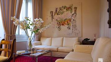 Coin salon dans le hall