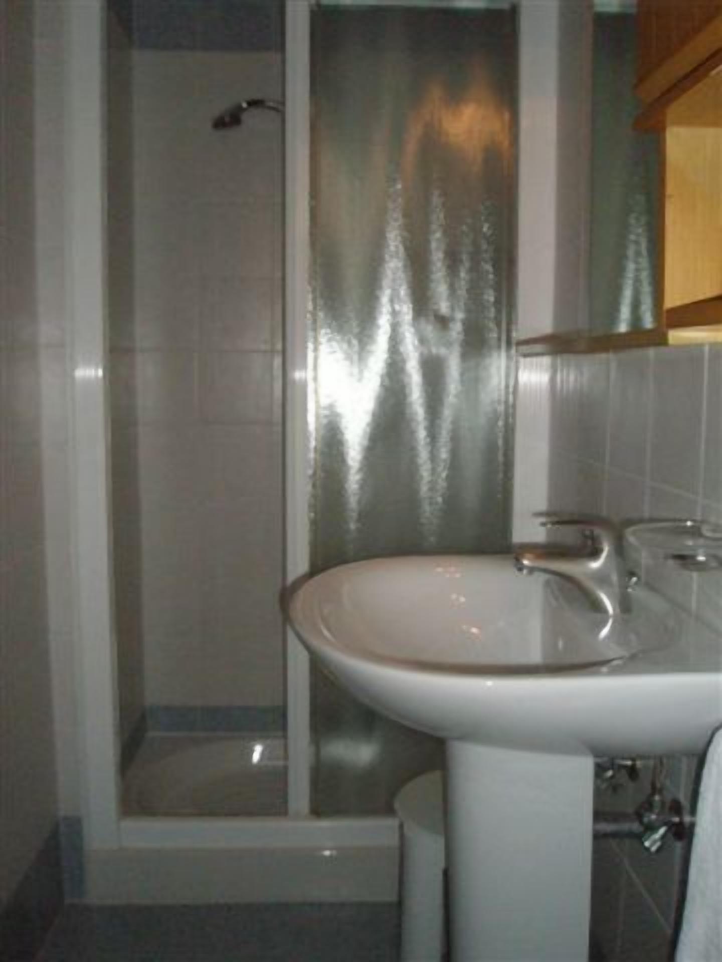 double room | bathroom | shower, free toiletries, hair dryer, bidet