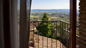 Zimmersafe, individuell eingerichtet, Schreibtisch