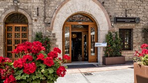 Front of property - Hotel Posta Panoramic (Assisi)