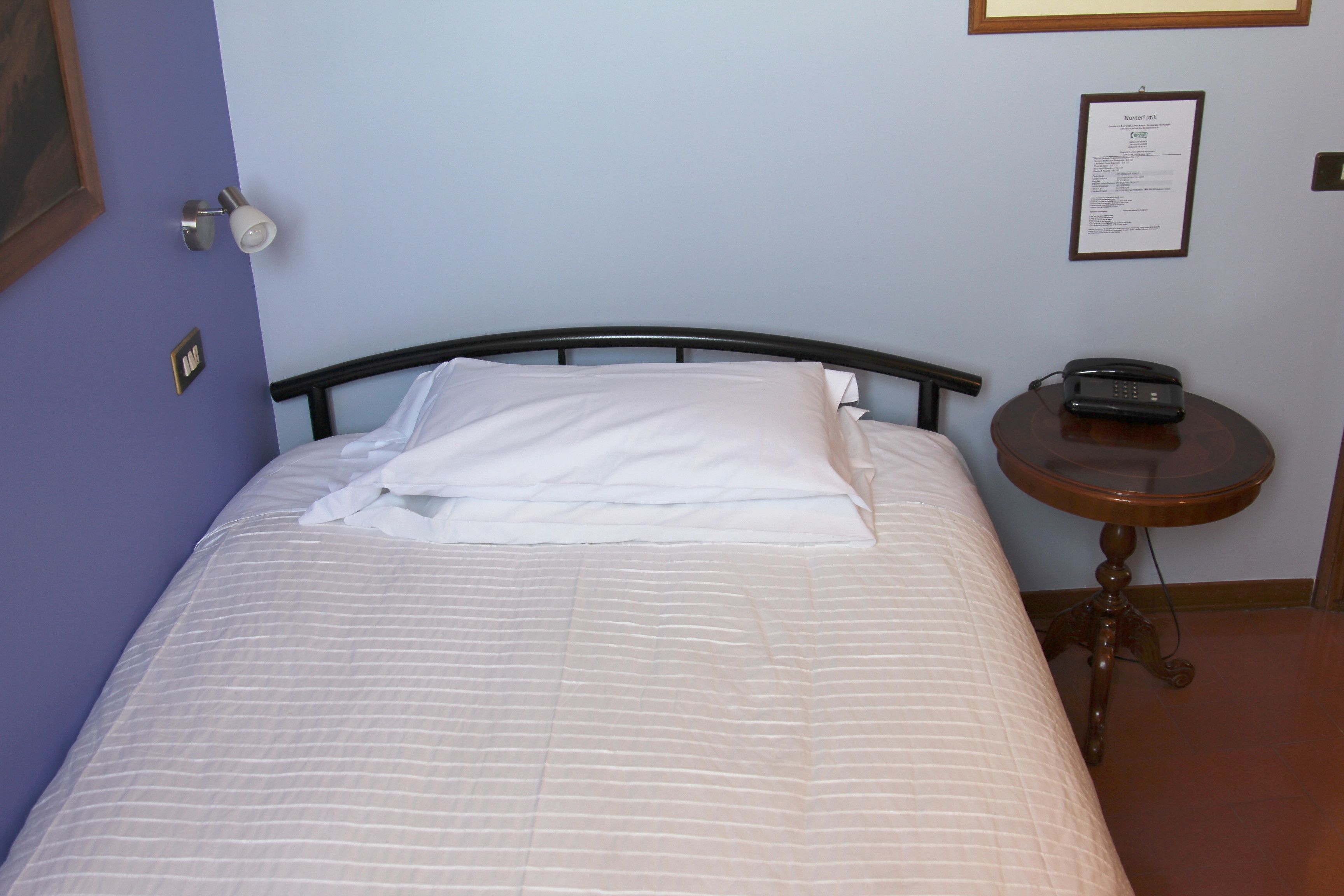 single room | minibar, desk, iron/ironing board, free wifi