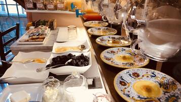Daily buffet breakfast (EUR 6 per person)