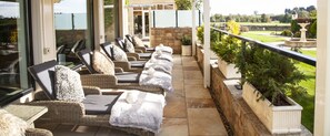 Een sauna, een bubbelbad, een stoombad, hotstone-massages
