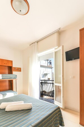 In-room safe, desk, free WiFi, bed sheets - Hotel Jesulum (Jesolo)