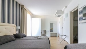 Comfort Quadruple Room - Hotel Jesulum (Jesolo)
