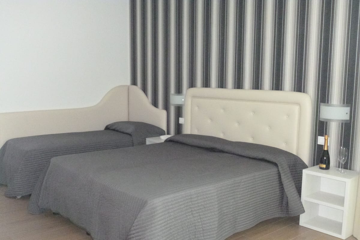 In-room safe, desk, WiFi (free), bed sheets