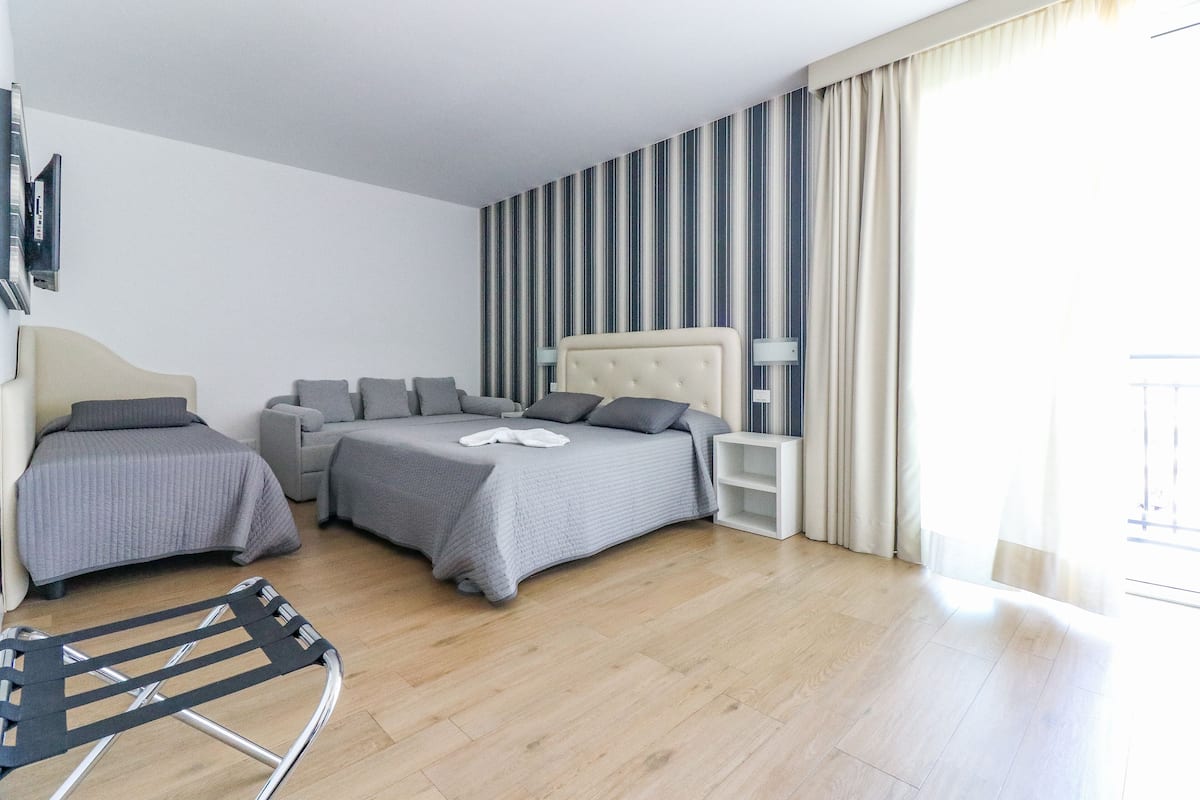 In-room safe, desk, WiFi (free), bed sheets