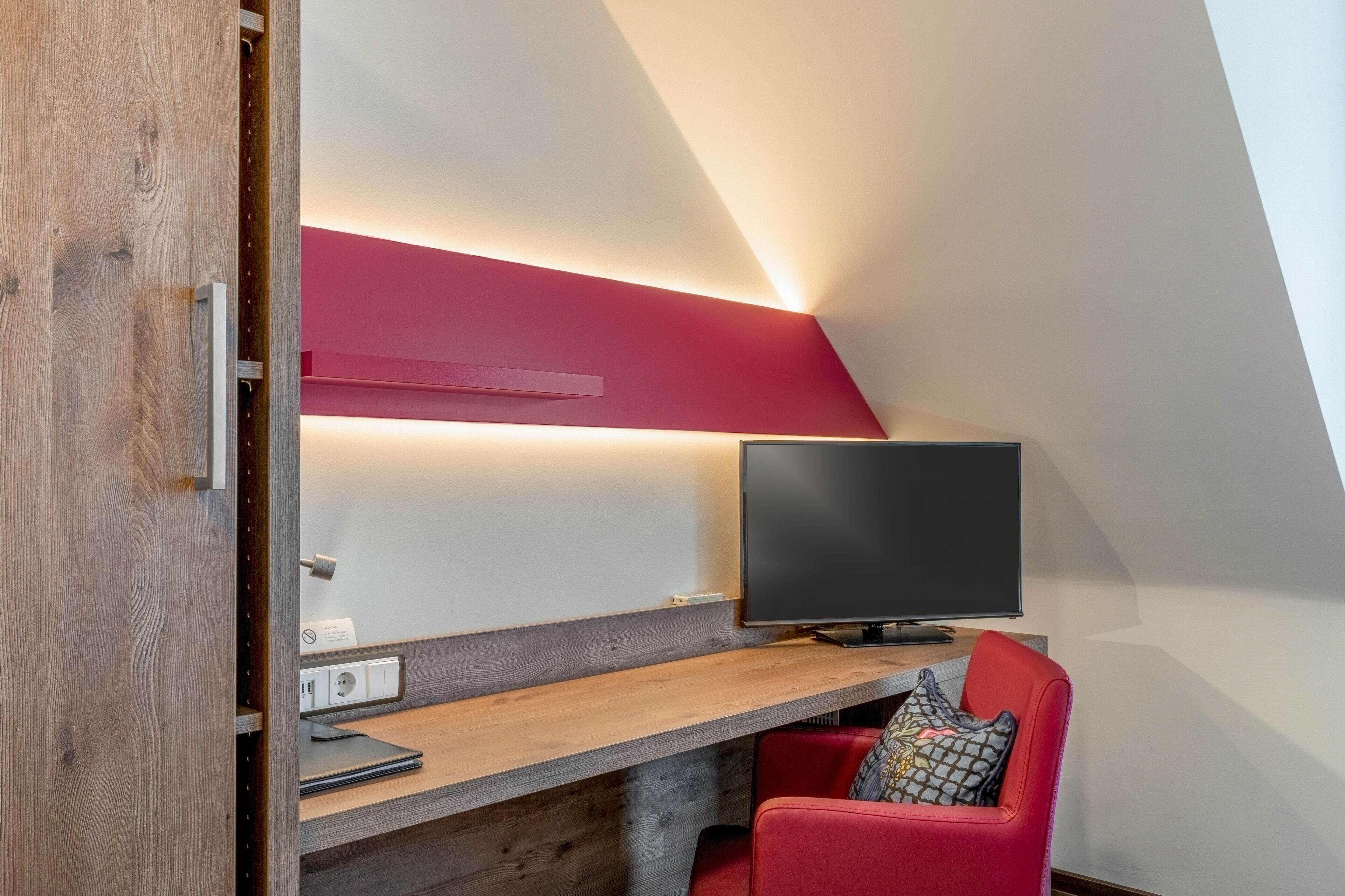 single room | room amenity