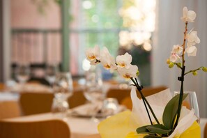 Aperto a colazione, pranzo e cena