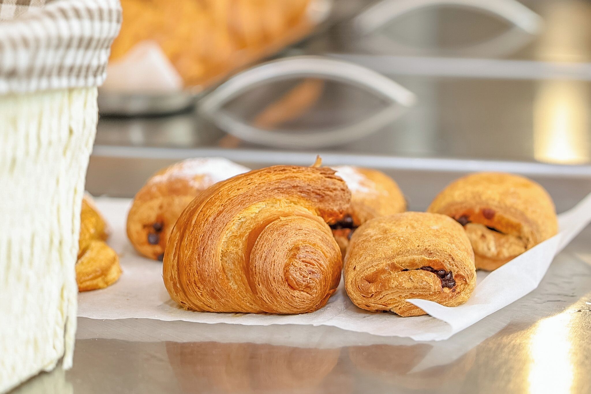 breakfast, lunch and dinner served