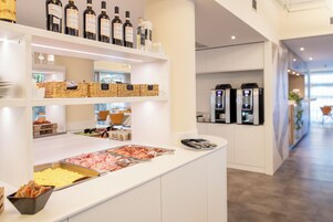 Se sirven desayunos, almuerzos y cenas