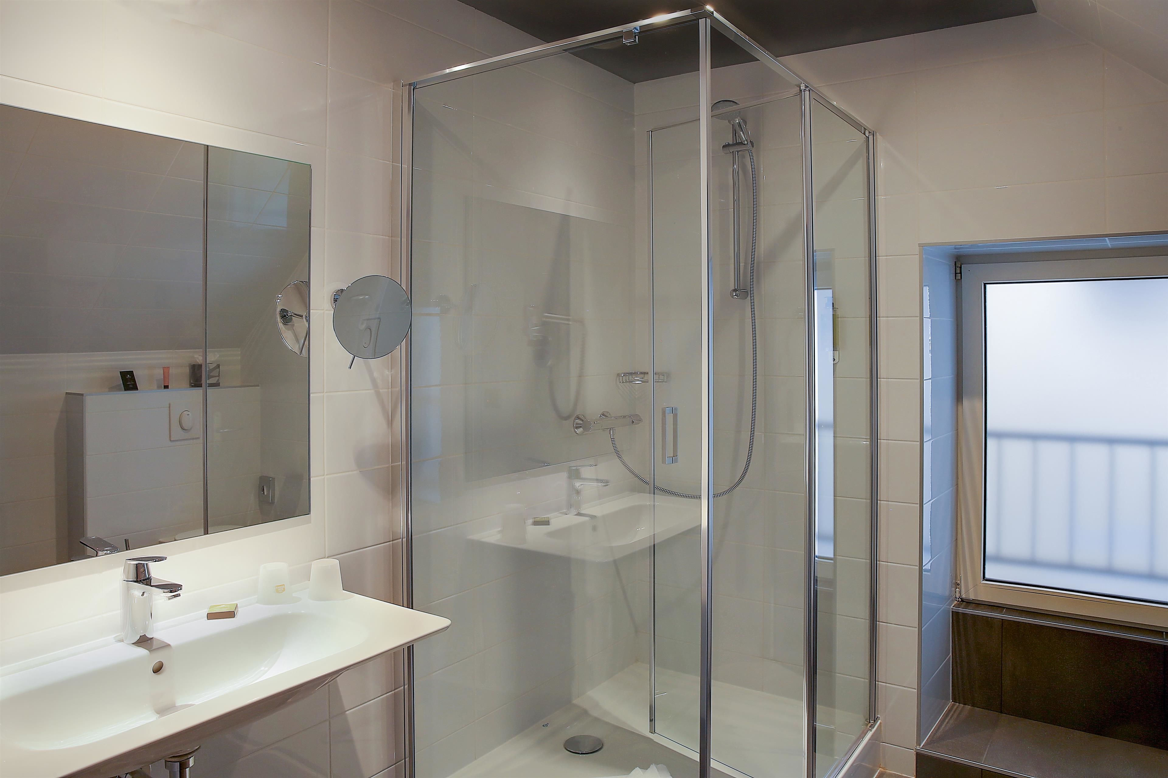superior room | bathroom | shower, free toiletries, hair dryer, towels