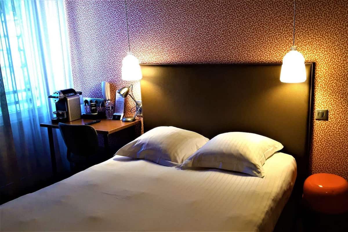 Literie de qualité supérieure, coffres-forts dans les chambres, bureau