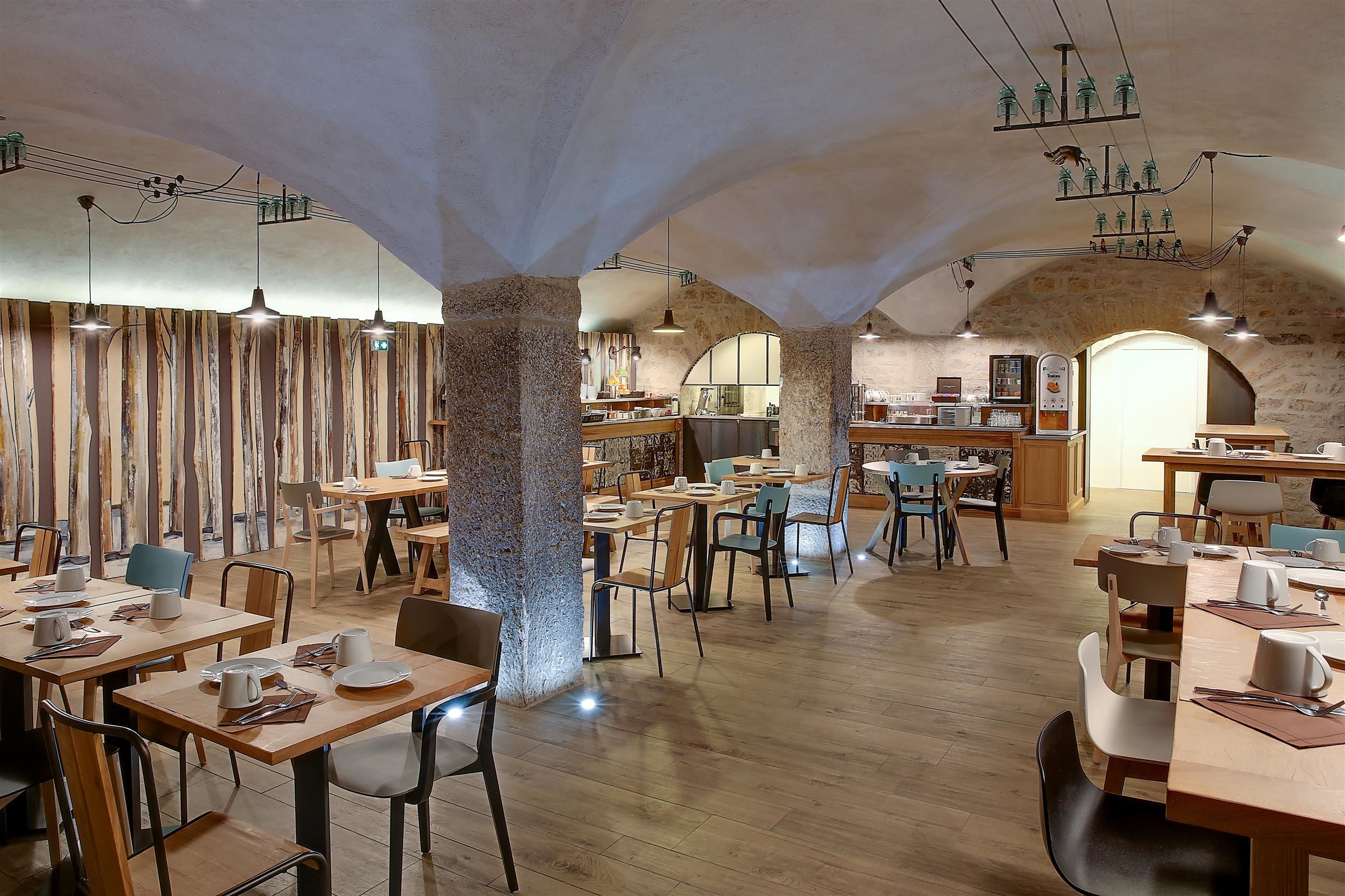 daily buffet breakfast (eur 16 per person)