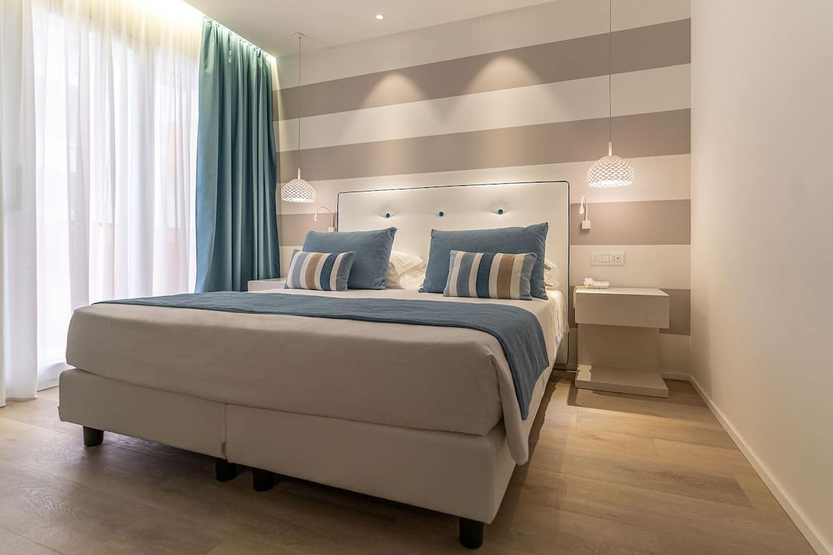 Comfort Room | Premium bedding, down duvets, minibar, in-room safe