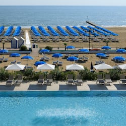 2 piscinas al aire libre, sombrillas, tumbonas