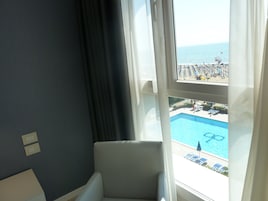 Premium bedding, down duvets, minibar, in-room safe