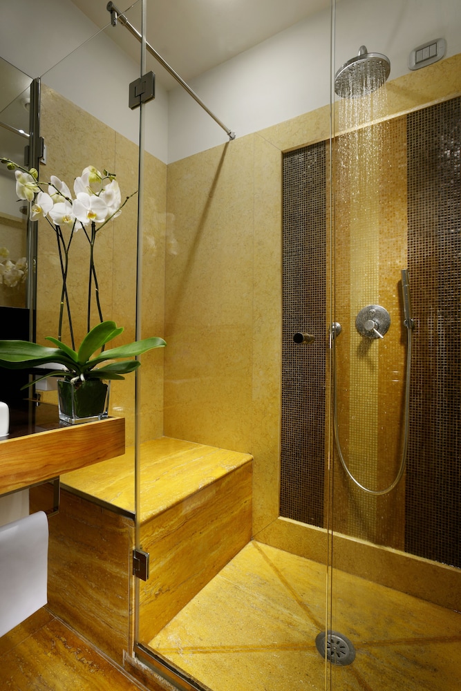 Mario de' Fiori 37 by null