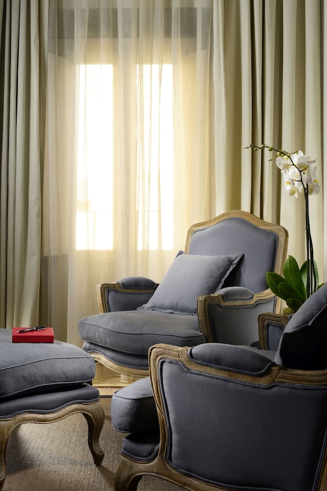 Mario de' Fiori 37 by null