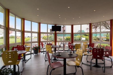 Daily buffet breakfast (EUR 9 per person)