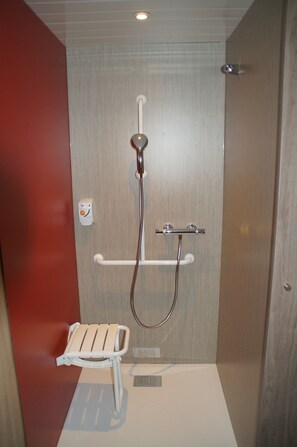 Badkamer met douche