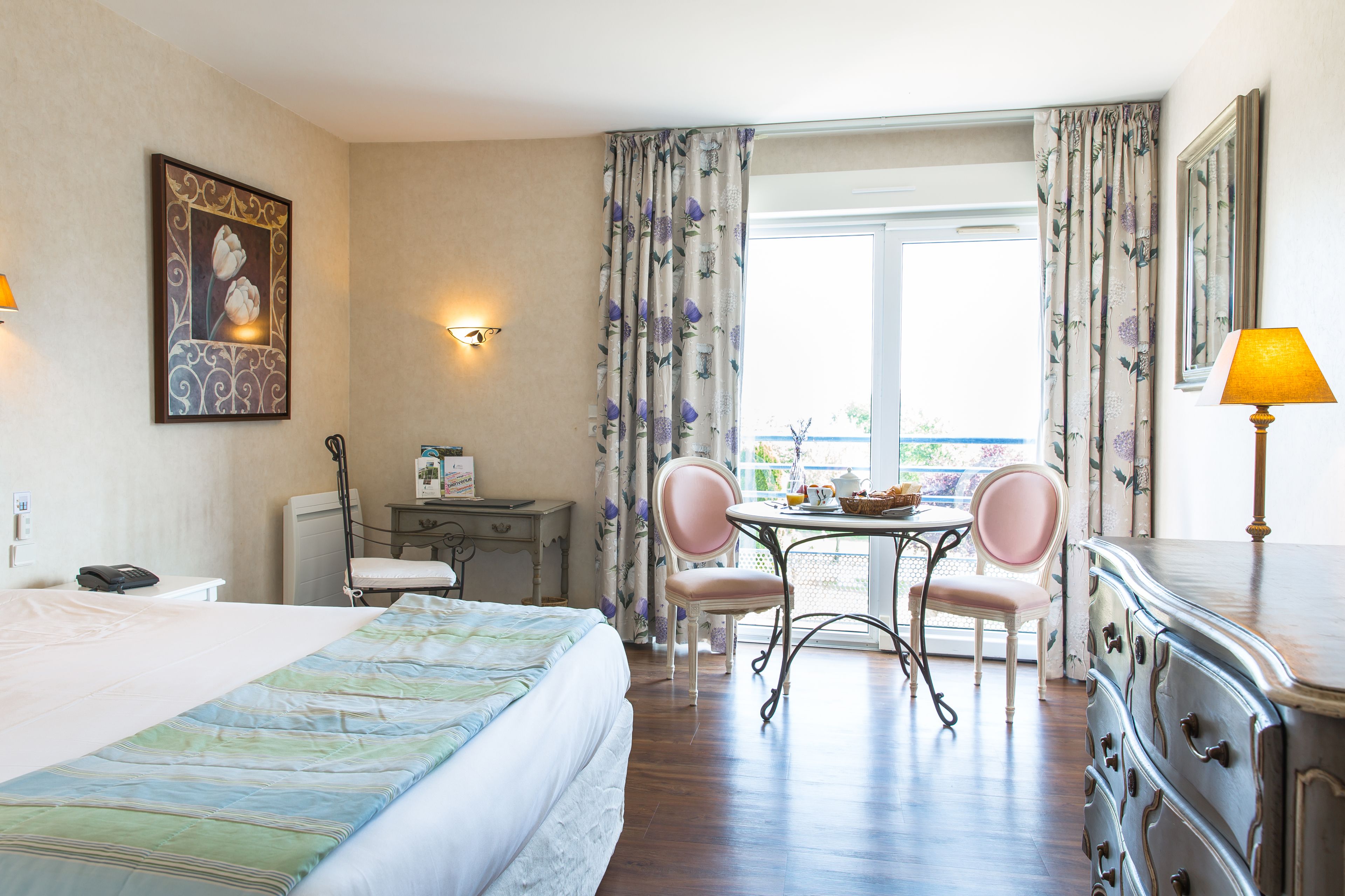 superior double or twin room | minibar, in-room safe, desk, soundproofing