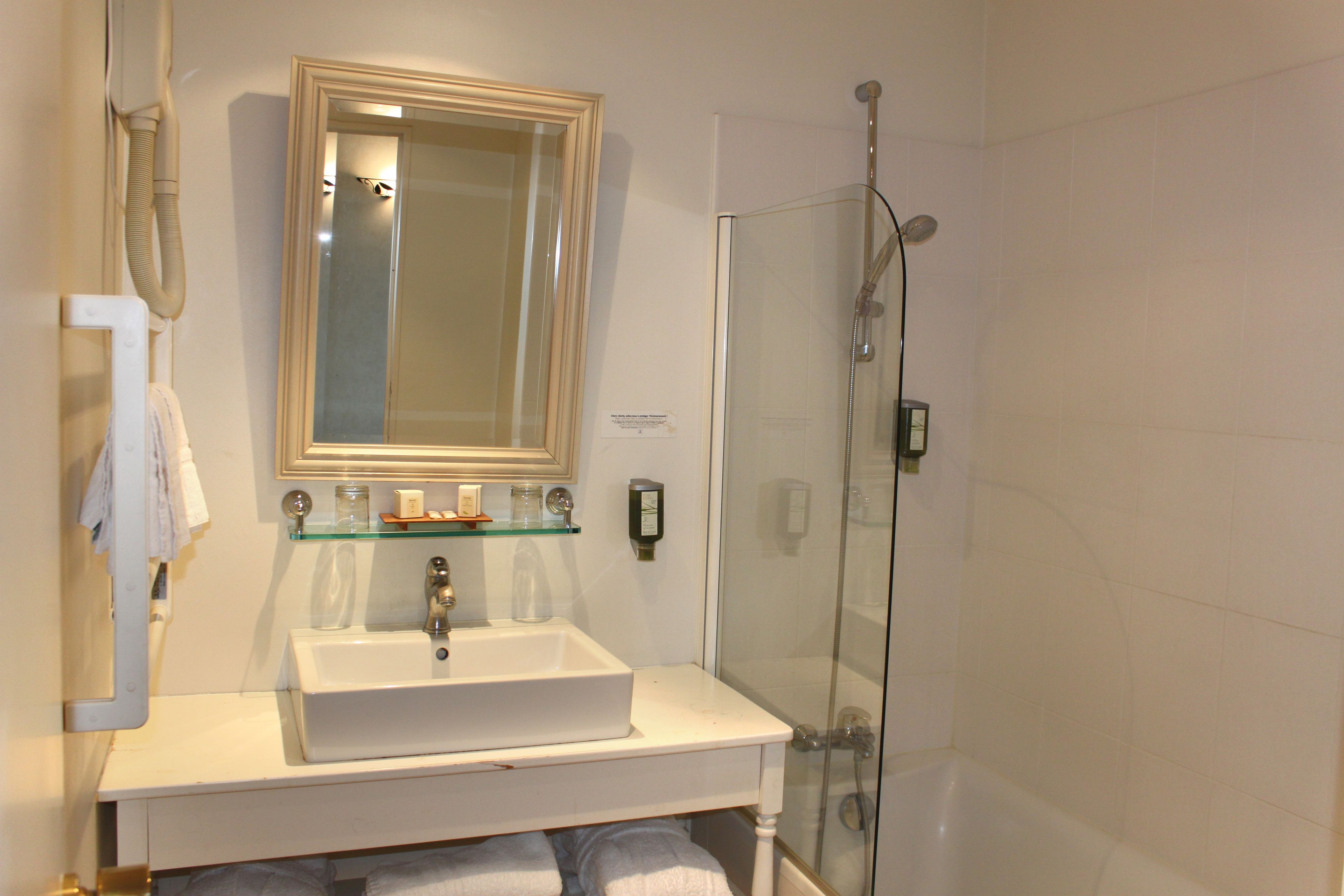 superior double or twin room | bathroom | free toiletries, hair dryer, bathrobes, towels