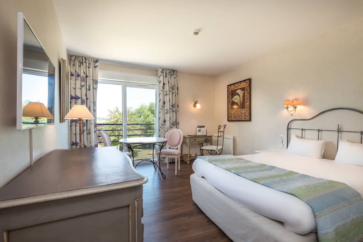 Superior Double or Twin Room | Minibar, in-room safe, desk, soundproofing