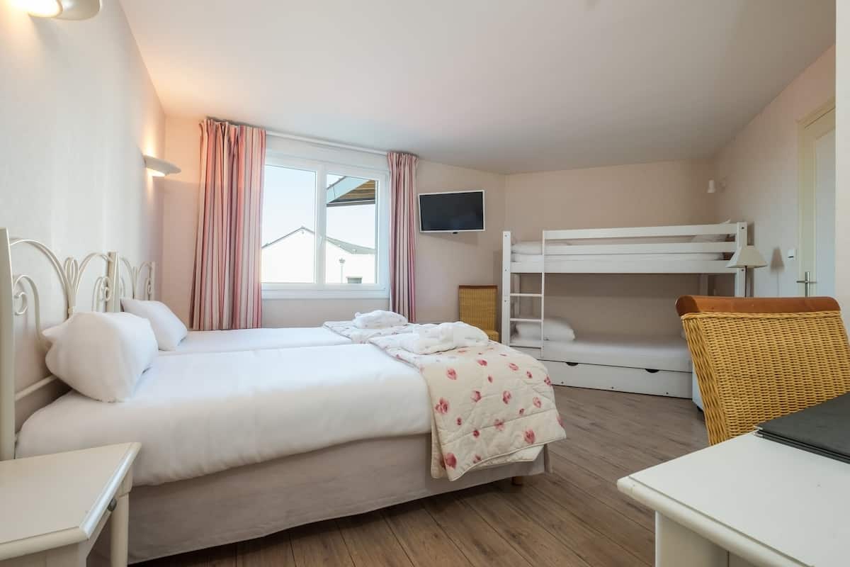 Comfort Double or Twin Room | Minibar, in-room safe, desk, soundproofing