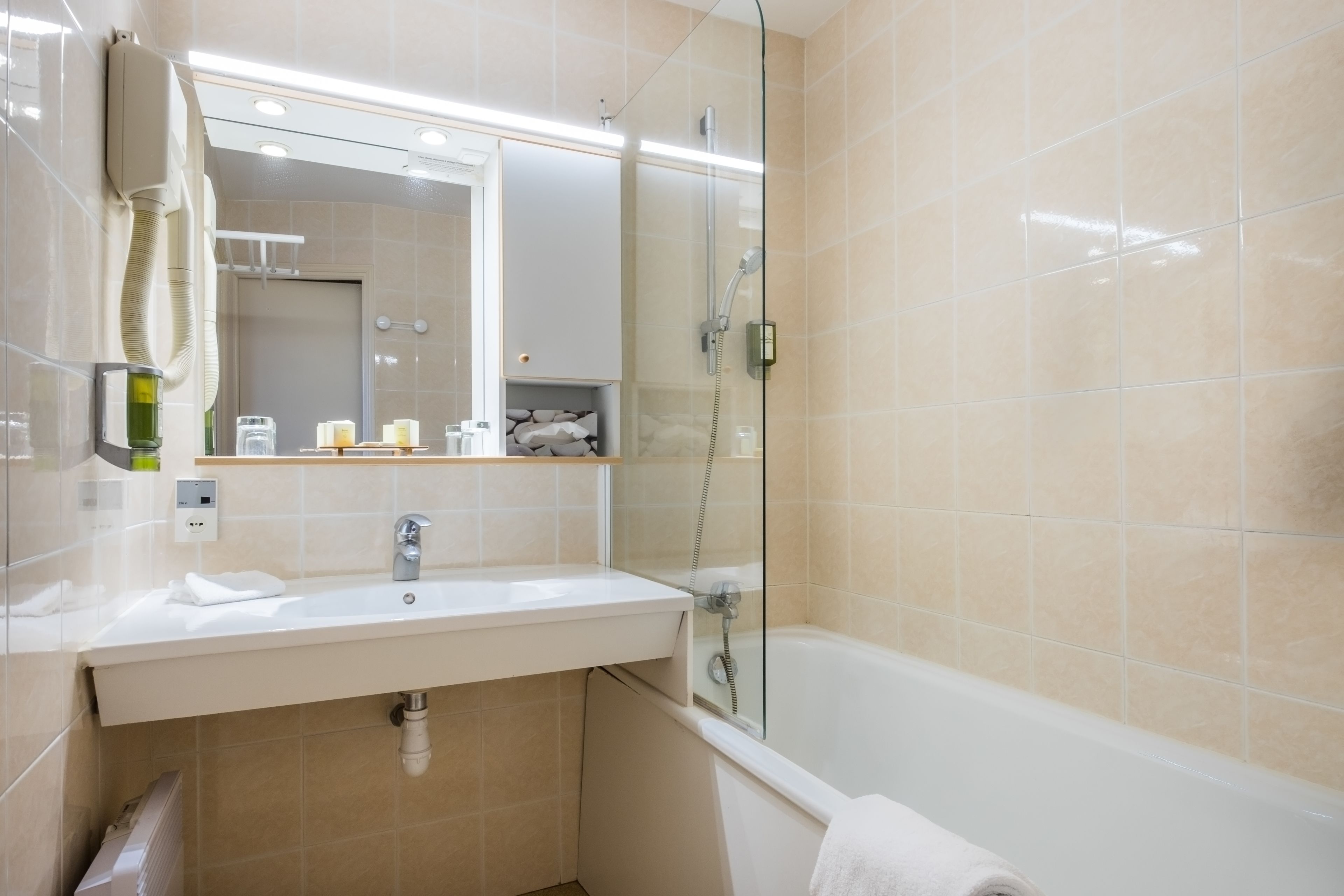 comfort double or twin room | bathroom | free toiletries, hair dryer, bathrobes, towels