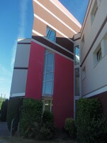 Fachada de la propiedad