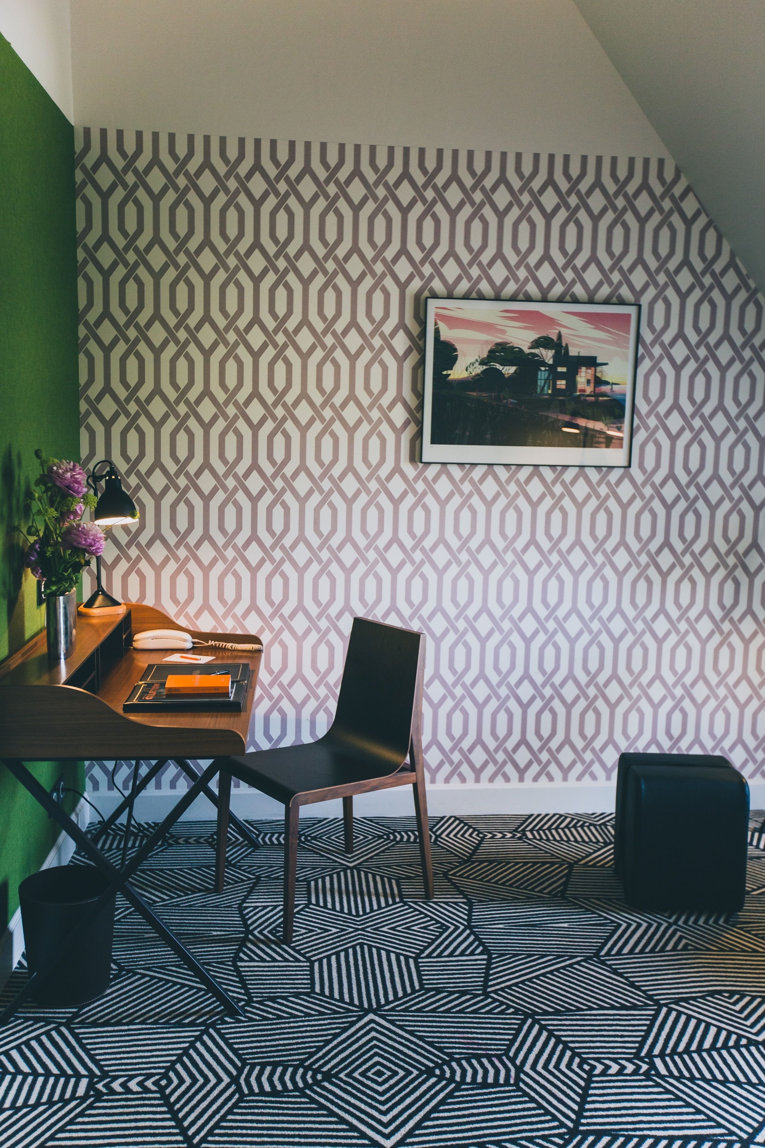 in-room business centre