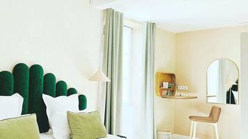 Superior kamer (occ 3 pax) | Een minibar, een kluis op de kamer, individueel gedecoreerd