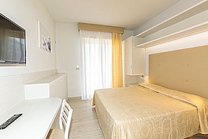 1 bedroom, in-room safe, desk, free WiFi