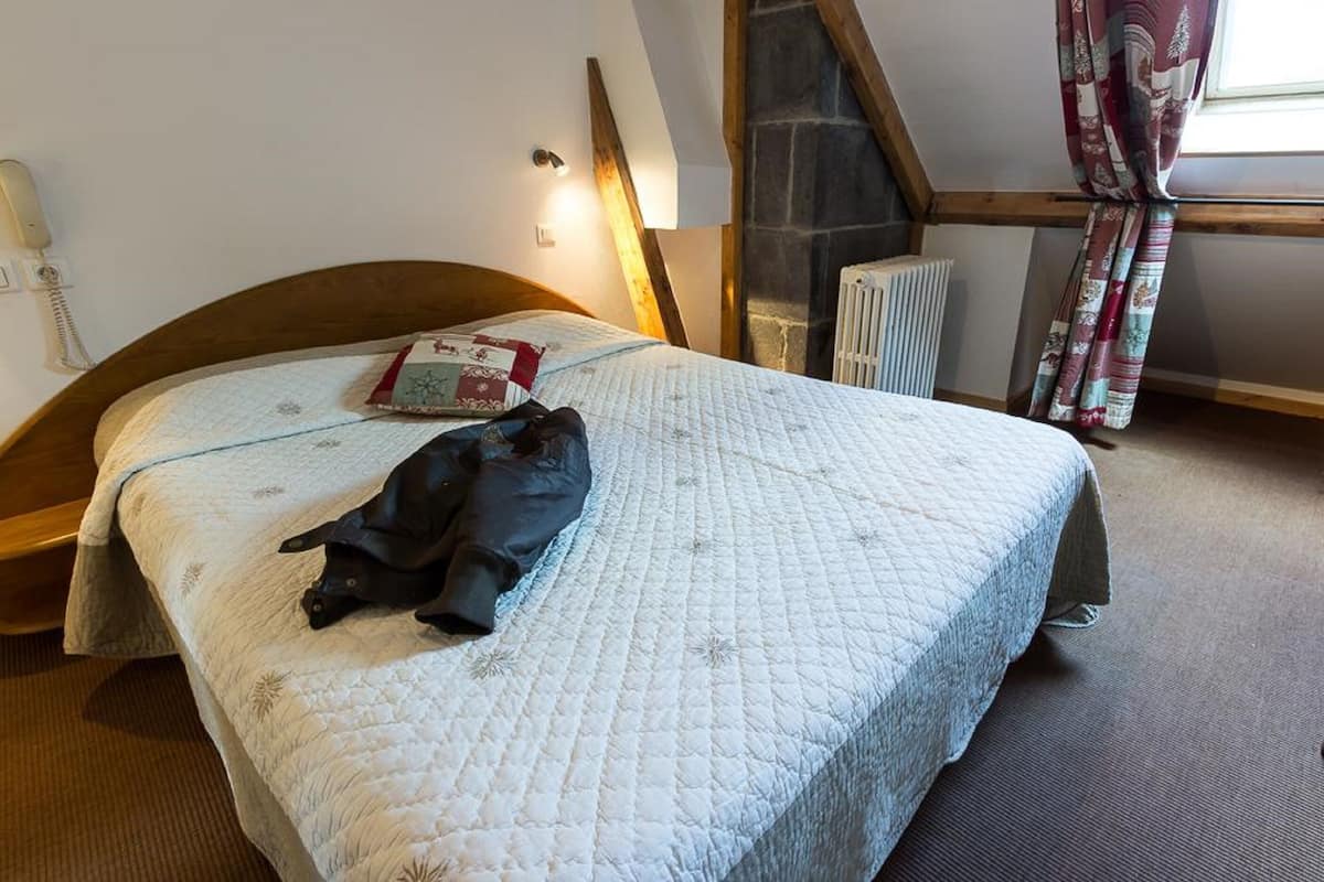 Triple Room | In-room safe, soundproofing, free cribs/infant beds, rollaway beds
