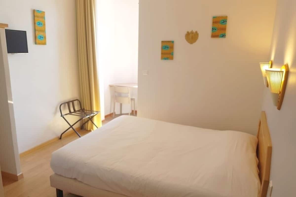 Standard dubbelrum - privat badrum - utsikt mot poolen (Rez-de-chaussée) | 1 sovrum