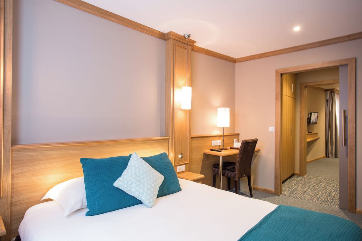 Family Room (3 pax) | 1 bedroom, premium bedding, in-room safe, desk
